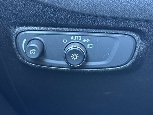 Used 2019 Chevrolet Equinox LT image 32