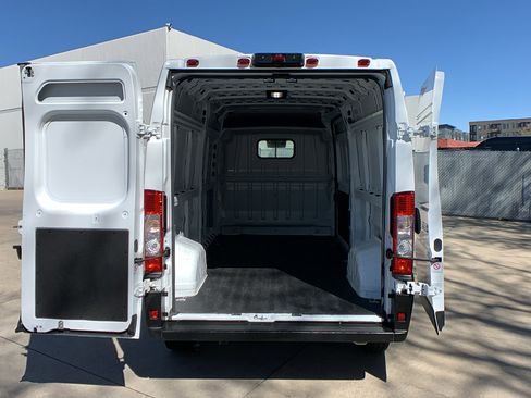 Used 2025 RAM ProMaster 2500 w/ Convenience Group image 28