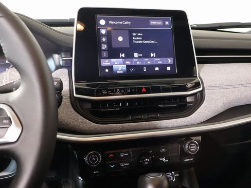 Used 2025 Jeep Compass Latitude image 5