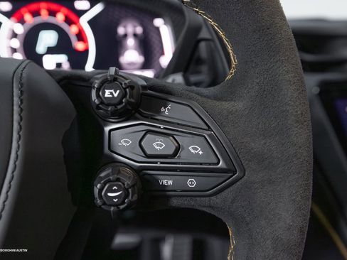 Used 2025 Lamborghini Revuelto image 31