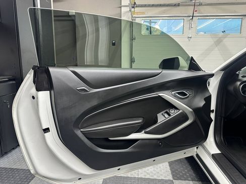 Used 2017 Chevrolet Camaro SS RWD image 32