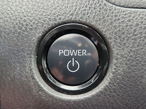 Used 2025 Toyota Camry LE image 32