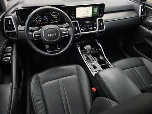 Certified 2023 Kia Sorento SX image 18