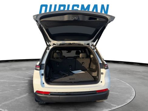 New 2025 Jeep Grand Cherokee Altitude image 23