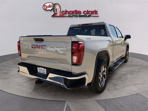 New 2026 GMC Sierra 1500 SLE image 5