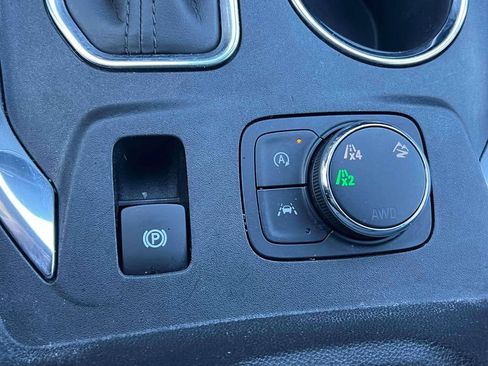 Used 2023 Chevrolet Traverse LT AWD/4WD image 31