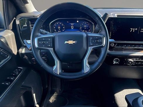 Used 2023 Chevrolet Silverado 1500 LT AWD/4WD image 9