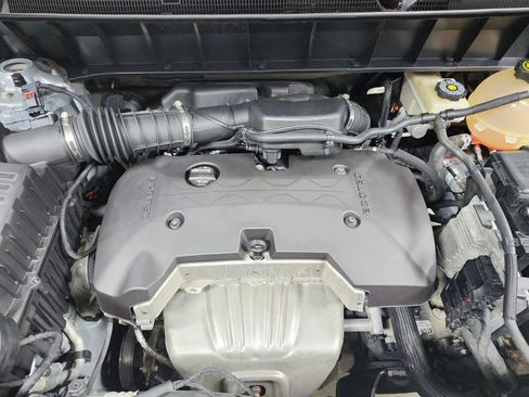 Used 2018 GMC Acadia SLE FWD image 18