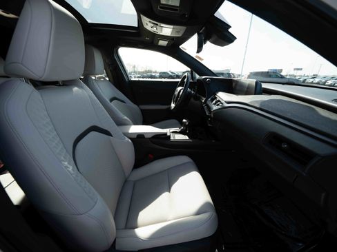 Used 2022 Lexus UX 250h w/ Premium Package image 26