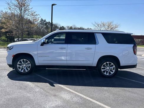 Used 2023 Chevrolet Suburban Premier image 7
