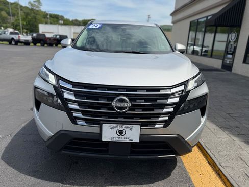 Used 2024 Nissan Rogue SV AWD/4WD image 7