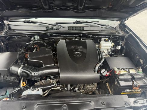 Used 2020 Toyota Tacoma TRD Off-Road w/ Technology Package AWD/4WD image 32