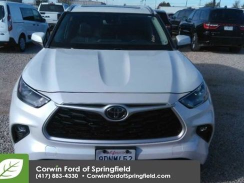 Used 2023 Toyota Highlander XLE image 5