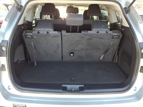 Used 2023 Toyota Highlander L image 15