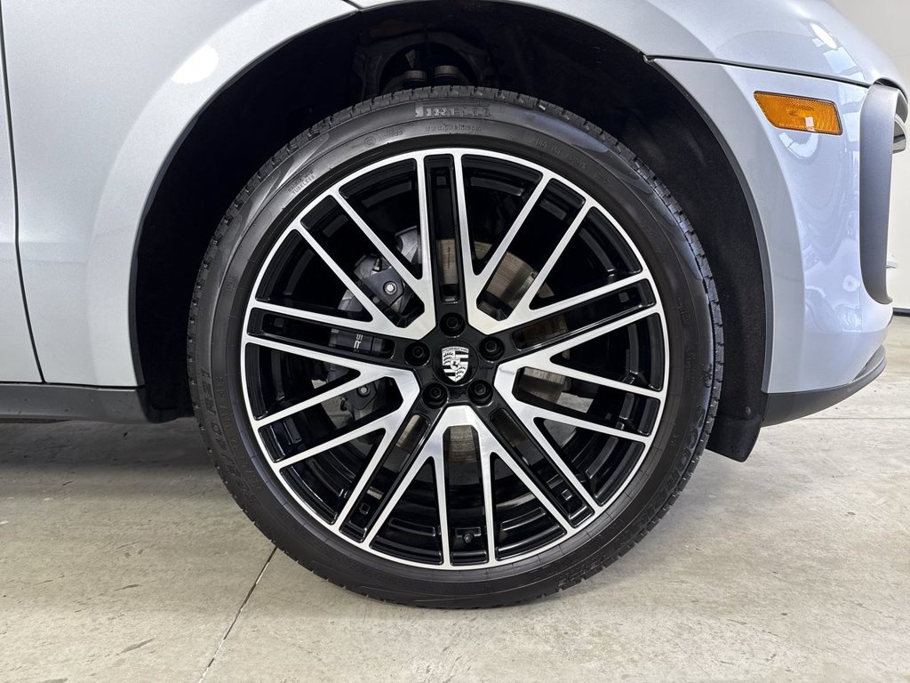 Certified 2024 Porsche Macan AWD/4WD image 15