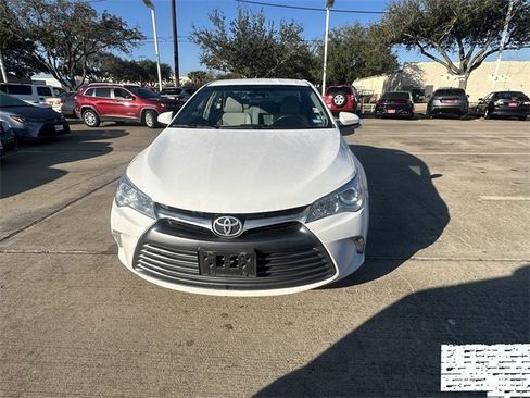 Used 2016 Toyota Camry LE image 2