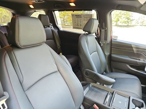 Used 2026 Honda Odyssey Sport-L image 11