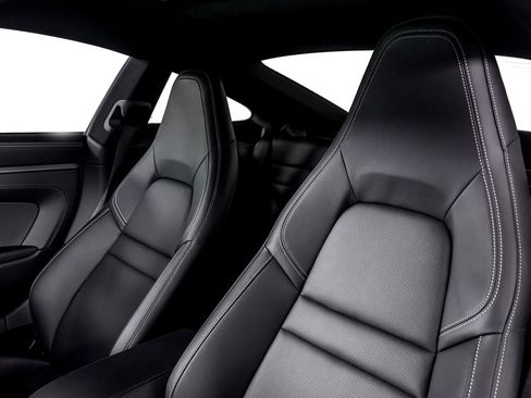 Used 2025 Porsche 911 Carrera image 3