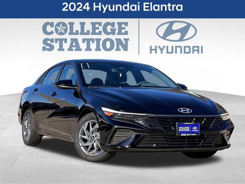 Used 2024 Hyundai Elantra SEL image 1