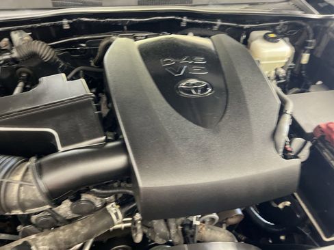 Used 2020 Toyota Tacoma TRD Off-Road w/ Technology Package AWD/4WD image 27