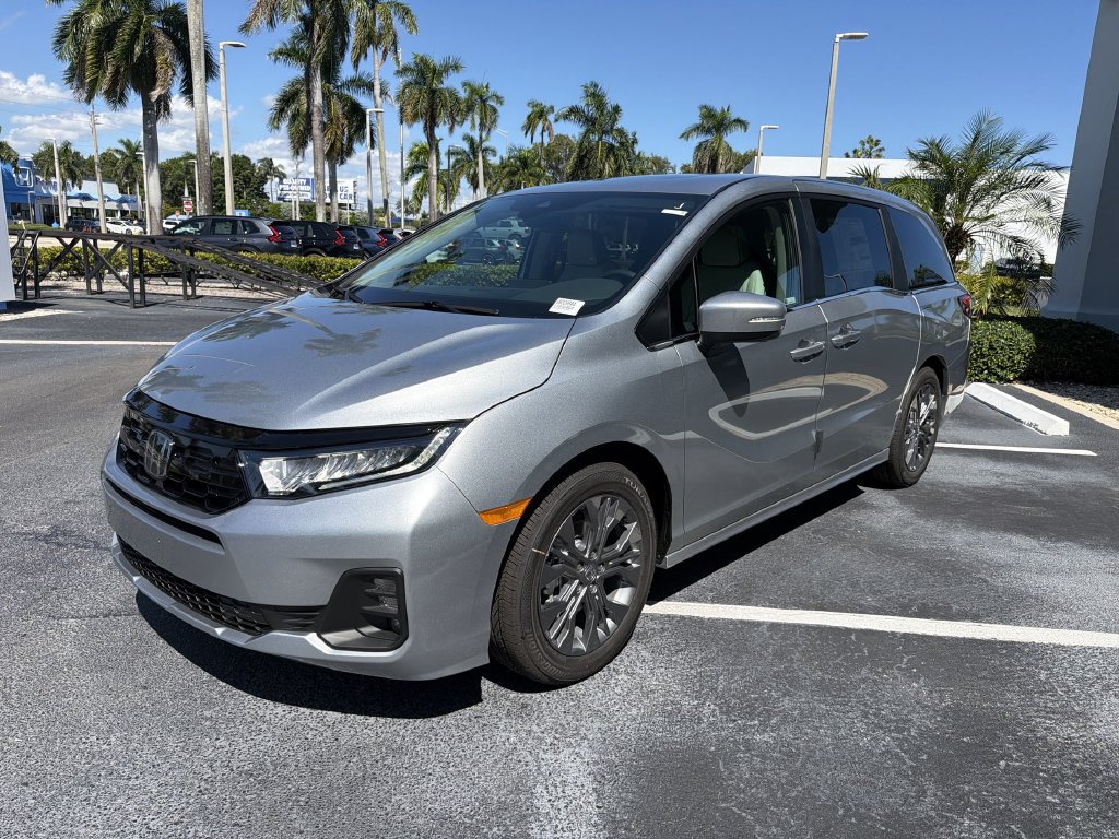 New 2027 Honda Odyssey Touring image 4