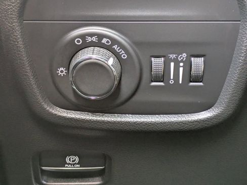 Used 2021 Jeep Grand Cherokee L Laredo image 24