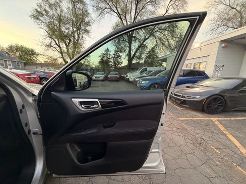 Used 2014 Nissan Pathfinder S FWD image 23