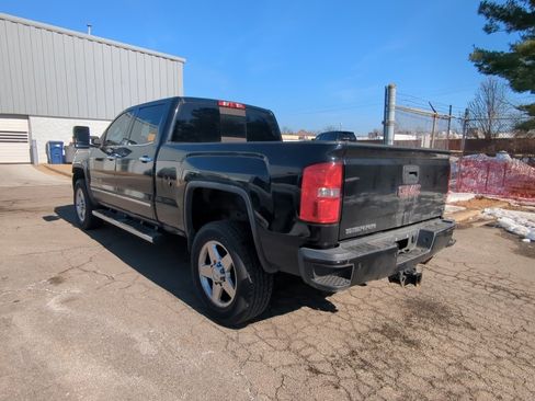 Used 2015 GMC Sierra 2500 Denali w/ Driver Alert Package image 10