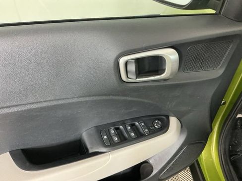 Used 2021 Hyundai Venue SEL FWD image 12