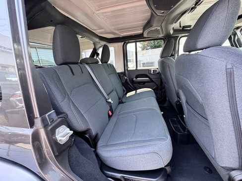 Used 2025 Jeep Wrangler Unlimited Sahara AWD/4WD image 21