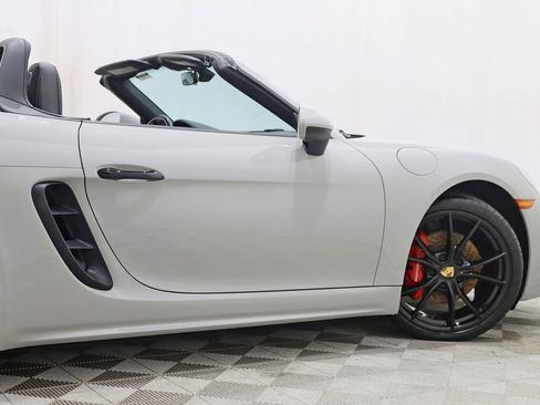 Used 2018 Porsche 718 Boxster S image 12