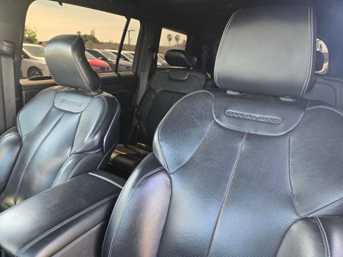 Used 2022 Jeep Grand Cherokee L Overland w/ Luxury Tech Group IV AWD/4WD image 14