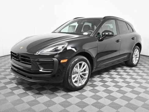 Certified 2025 Porsche Macan image 1