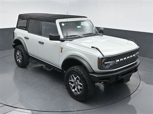 Used 2021 Ford Bronco Badlands image 39