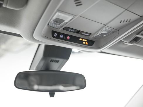 Used 2023 Chevrolet Equinox LT image 24