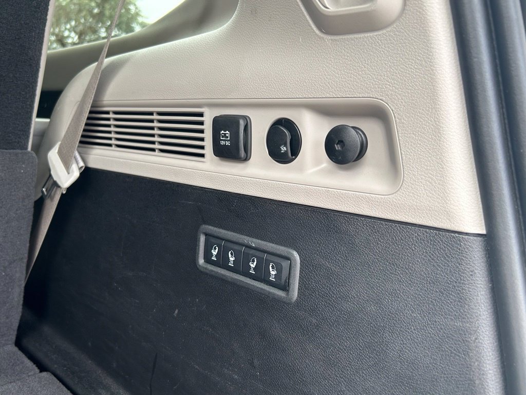 Used 2024 Jeep Wagoneer Series II w/ Flexible Seating Group RWD image 41