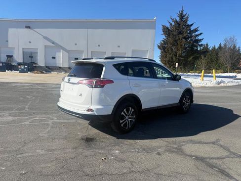 Used 2017 Toyota RAV4 LE image 4