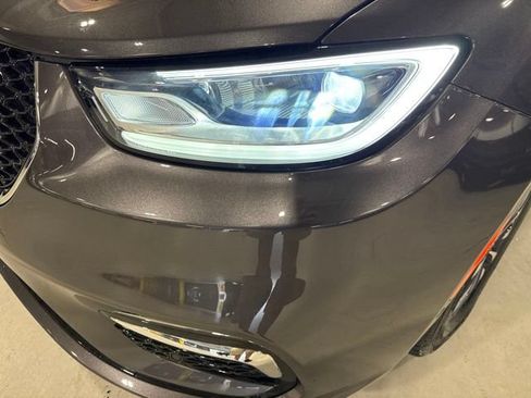 Used 2023 Chrysler Pacifica Touring-L FWD image 33