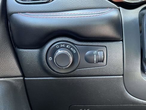 Used 2025 Dodge Durango GT RWD image 19
