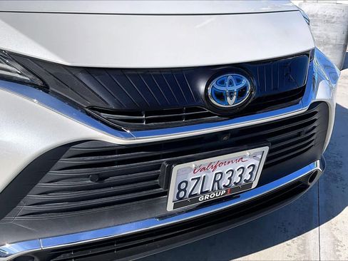 Used 2021 Toyota Venza Limited image 29