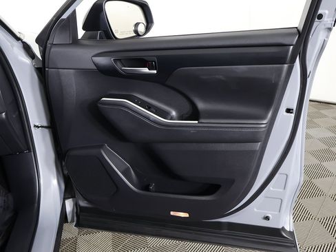 Used 2025 Toyota Highlander XSE image 26