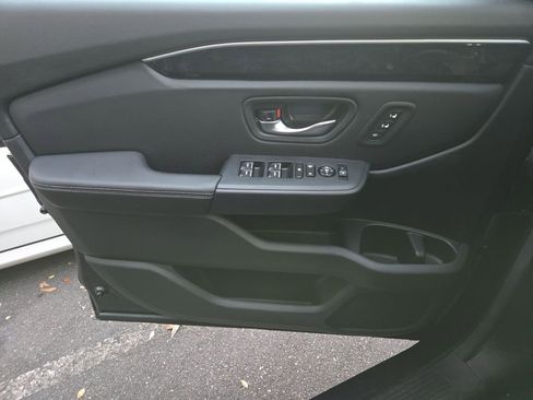 Used 2025 Honda Pilot EX-L image 10