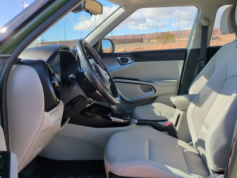 Used 2023 Kia Soul EX image 15