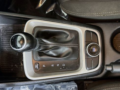 Used 2023 Hyundai Venue SEL w/ Cargo Package image 20