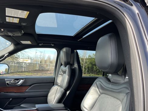 Used 2024 Lincoln Navigator Reserve image 18