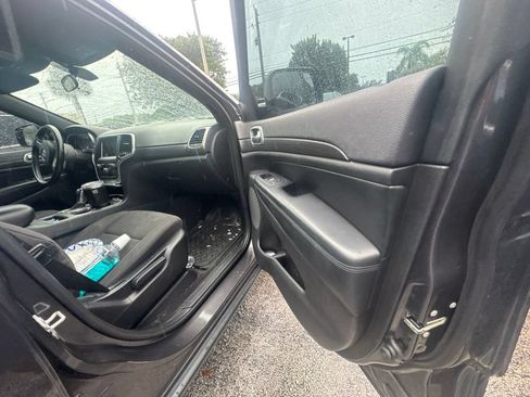 Used 2018 Jeep Grand Cherokee Laredo RWD image 21