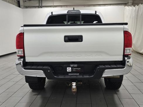 Used 2017 Toyota Tacoma SR5 image 12
