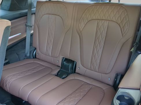 Used 2025 BMW X7 M60i AWD/4WD image 56