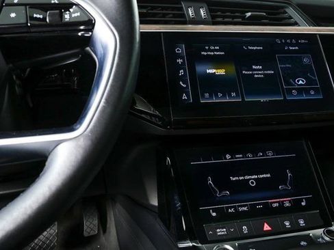 Certified 2022 Audi e-tron Premium image 12