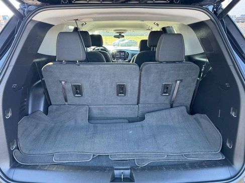 Used 2020 Chevrolet Traverse LT image 8